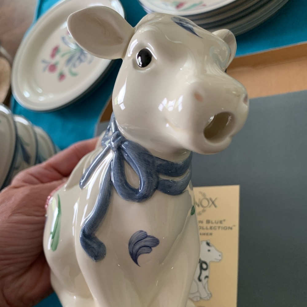 LENOX POPPIES ON BLUE BARNYARD COLLECTION COW CREAMER NIB